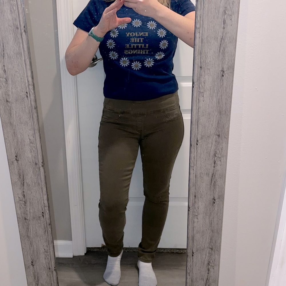 🔥 3 for $15 🔥
SO Pull-on jegging medium Super stretchy Olive Green